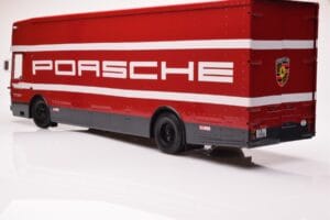Mercedes O317 Porsche Transporter Червен CMR 1:18 CMR149 Метал — снимка 3 от 12