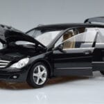 Mercedes R-Class W251 Obsidian Черен Minichamps 1:18 B66962325 Метал - image 2 of 7