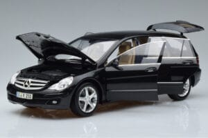 Mercedes R-Class W251 Obsidian Черен Minichamps 1:18 B66962325 Метал — снимка 2 от 7