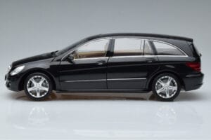 Mercedes R-Class W251 Obsidian Черен Minichamps 1:18 B66962325 Метал — снимка 4 от 7