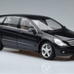 Mercedes R-Class W251 Obsidian Черен Minichamps 1:18 B66962325 Метал - image 5 of 7