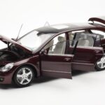 Mercedes R-Class W251 Червен Металик Minichamps 1:18 - image 2 of 8