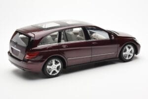 Mercedes R-Class W251 Червен Металик Minichamps 1:18 150034602 Метал — снимка 3 от 8