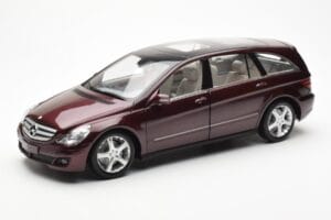 Mercedes R-Class W251 Червен Металик Minichamps 1:18
