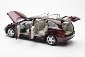 Mercedes R-Class W251 Червен Металик Minichamps 1:18 150034602 Метал — снимка 5 от 8