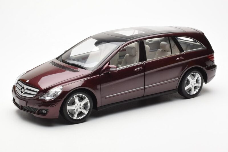 Mercedes R-Class W251 Червен Металик Minichamps 1:18