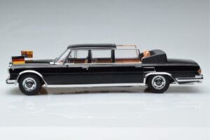 Mercedes 600 Pullman W100 Landaulet Queen Elizabeth II KK-Scale 1:18 KKDC181185 Метал — снимка 3 от 6