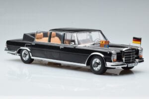 Mercedes 600 Pullman W100 Landaulet Queen Elizabeth II KK-Scale 1:18 KKDC181185 Метал — снимка 4 от 6