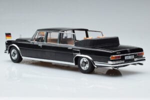 Mercedes 600 Pullman W100 Landaulet Queen Elizabeth II KK-Scale 1:18 KKDC181185 Метал — снимка 5 от 6