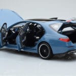 Mercedes S-Class W223 Vintage Син Norev 1:18 - image 4 of 7