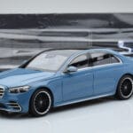Mercedes S-Class W223 Vintage Син Norev 1:18 - image 7 of 7