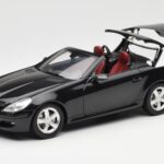 Mercedes SLK R171 Obsidian Черен Metallic Minichamps 1:18 - image 2 of 9