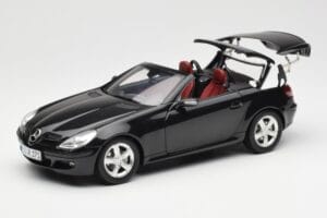Mercedes SLK R171 Obsidian Черен Metallic Minichamps 1:18 B66962319 Метал — снимка 2 от 9