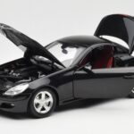 Mercedes SLK R171 Obsidian Черен Metallic Minichamps 1:18 - image 3 of 9