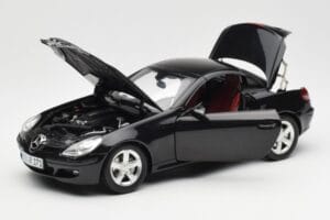 Mercedes SLK R171 Obsidian Черен Metallic Minichamps 1:18 B66962319 Метал — снимка 3 от 9