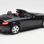 Mercedes SLK R171 Obsidian Черен Metallic Minichamps 1:18 - image 4 of 9