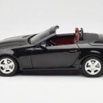 Mercedes SLK R171 Obsidian Черен Metallic Minichamps 1:18 - image 5 of 9
