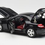 Mercedes SLK R171 Obsidian Черен Metallic Minichamps 1:18 - image 6 of 9
