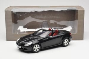 Mercedes SLK R171 Obsidian Черен Metallic Minichamps 1:18 B66962319 Метал — снимка 9 от 9