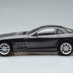Mercedes SLR McLaren Черен CMC 1:18 - image 5 of 10