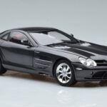 Mercedes SLR McLaren Черен CMC 1:18 - image 6 of 10