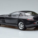 Mercedes SLR McLaren Черен CMC 1:18 - image 7 of 10