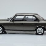 Mercedes W123 AMG 280 Сив Otto 1:18 - image 3 of 6