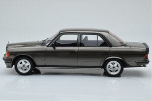 Mercedes W123 AMG 280 Сив Otto 1:18 OT750 Смола — снимка 3 от 6