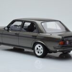 Mercedes W123 AMG 280 Сив Otto 1:18 - image 5 of 6