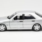 Mercedes C36 AMG W202 Сребрист UT Models 1:18 - image 3 of 6