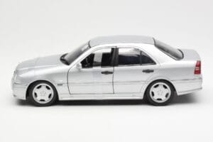 Mercedes C36 AMG W202 Сребрист UT Models 1:18 180035000 Метал — снимка 3 от 6