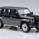 Nissan Patrol GR Y60 Сив Otto 1:18 - image 4 of 6
