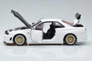 Nissan Skyline GT-R R34 Nismo Z-Tune Бял MotorHelix 1:18 M83407 Метал — снимка 4 от 11