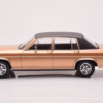 Opel Diplomat B Бежов Металик MCG 1:18 - image 3 of 6
