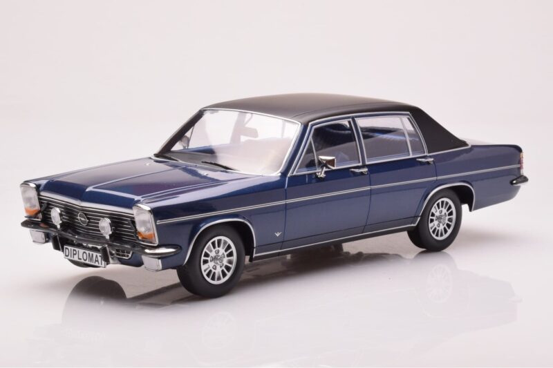 Opel Diplomat B Тъмносин Металик MCG 1:18 MCG18336 Метал