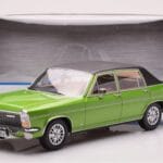 Opel Diplomat B Зелен Металик MCG 1:18 - image 6 of 6