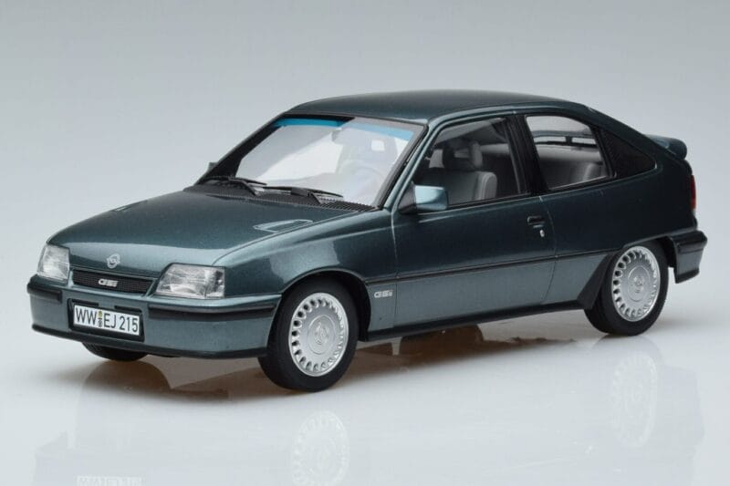 Opel Kadett E GSi Син Металик Norev 1:18 183614 Метал