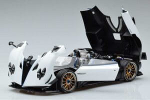 Pagani Zonda HP Barchetta Carbon Fiber Бял LCD 1:18 LCD18009 WH Метал — снимка 2 от 9