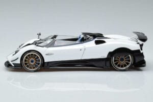Pagani Zonda HP Barchetta Carbon Fiber Бял LCD 1:18 LCD18009 WH Метал — снимка 5 от 9