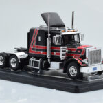 Peterbilt 359 Черен Червен IXO 1:43 - image 3 of 4