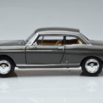 Peugeot 404 Coupe Graphite Сив Norev 1:18 - image 4 of 7