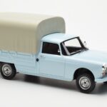Peugeot 404 Pickup Bache Пастелно Синьо Otto 1:18 - image 4 of 6