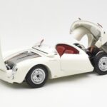 Porsche 550 Spyder Издание 70 Години Бял Schuco 1:18 - image 2 of 8
