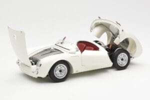Porsche 550 Spyder Издание 70 Години Бял Schuco 1:18 450033300 Метал — снимка 2 от 8