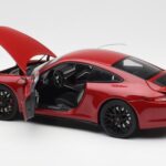 Porsche 911 991 Carrera GTS Carmine Червен Schuco 1:18 - image 5 of 8