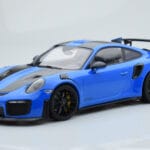 Porsche 911 GT2 RS 991.2 Weissach Package Син Черни Магнезиеви Джанти Minichamps 1:18