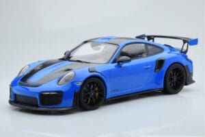 Porsche 911 GT2 RS 991.2 Weissach Package Син Черни Магнезиеви Джанти Minichamps 1:18