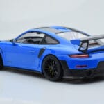 Porsche 911 GT2 RS 991.2 Weissach Package Син Черни Магнезиеви Джанти Minichamps 1:18 - image 5 of 6