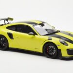 Porsche 911 991.2 GT2 RS Светлозелен С Черни Магнезиеви Джанти Minichamps 1:18 - image 4 of 6