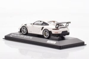 Porsche 911 991.2 GT2 RS Бял Minichamps 1:43 CA04318004 Метал — снимка 3 от 4